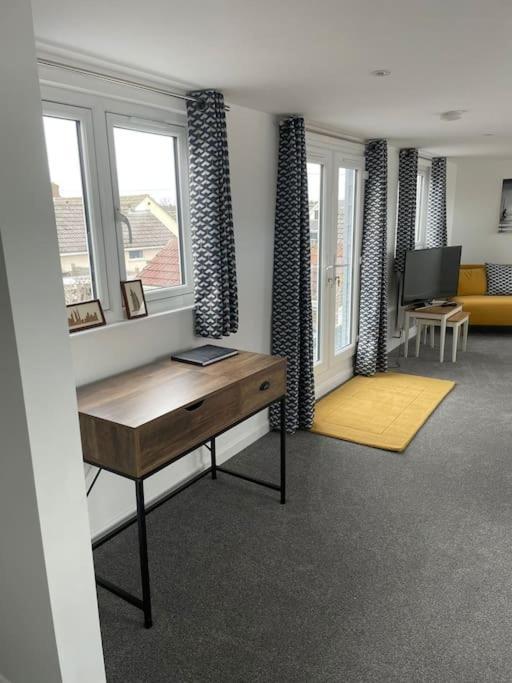 Seascape - Stylish Modern Apartment Barton on Sea Eksteriør billede
