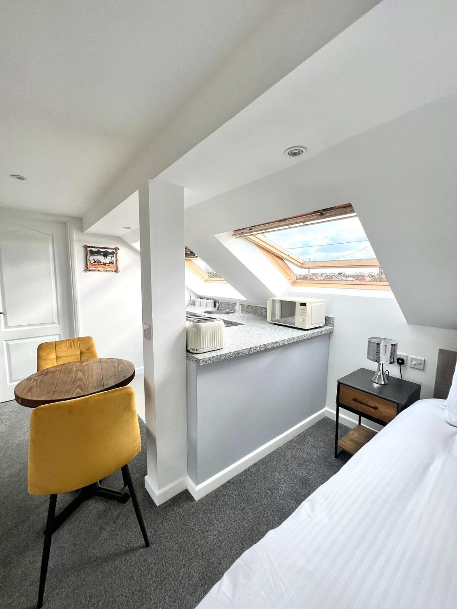 Seascape - Stylish Modern Apartment Barton on Sea Eksteriør billede